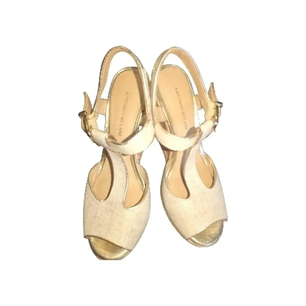 ANTONIO MELANI 9.5 Cream Gold Metallic Slingback Peep-Toe Ankle Strap Wedges